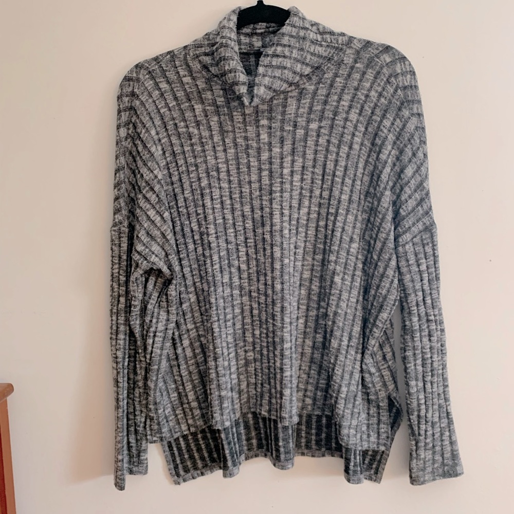 American Eagle sweater size small slightly worn